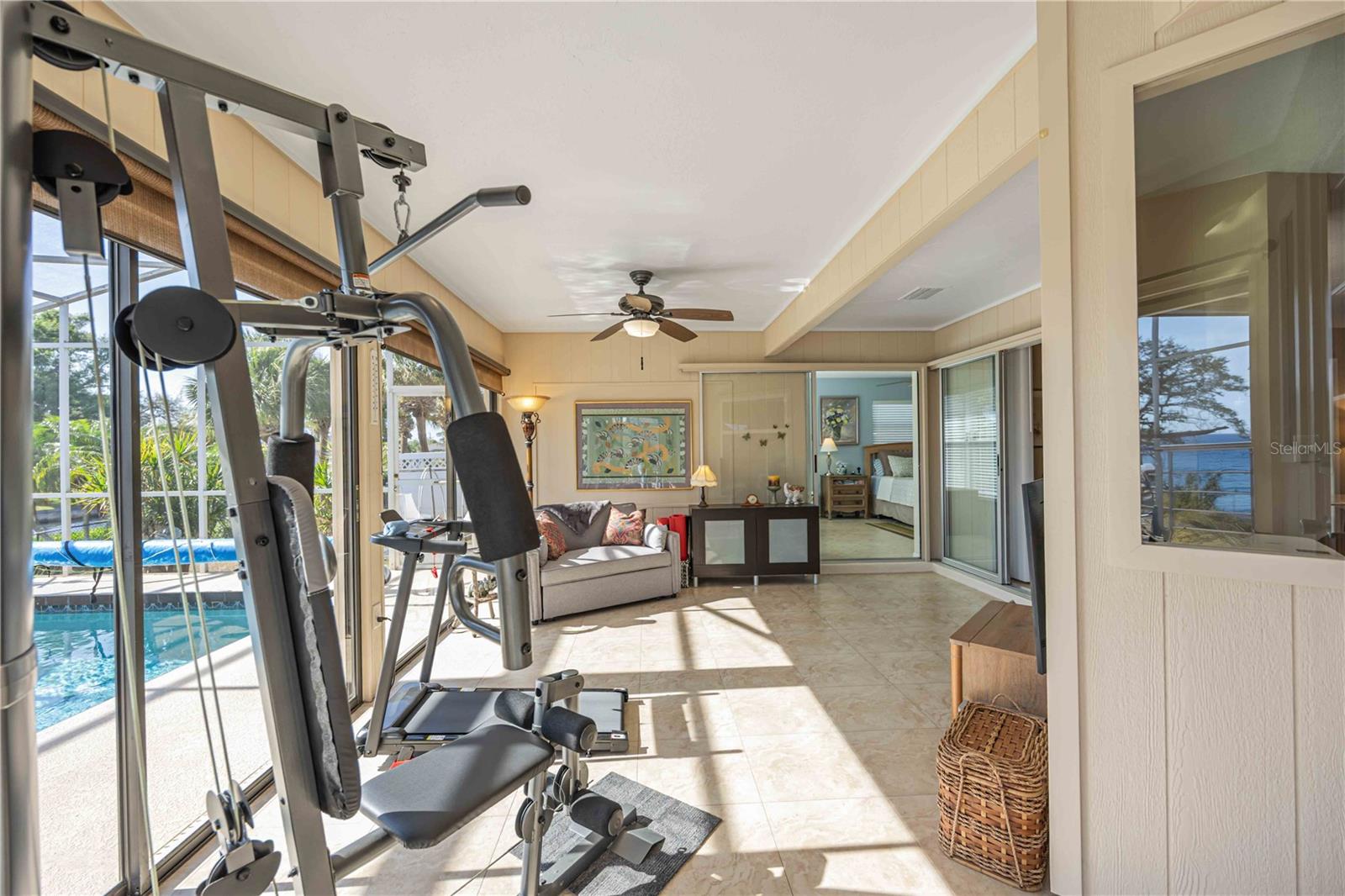 Image 38 of 75 For 1940 Greenlawn Drive