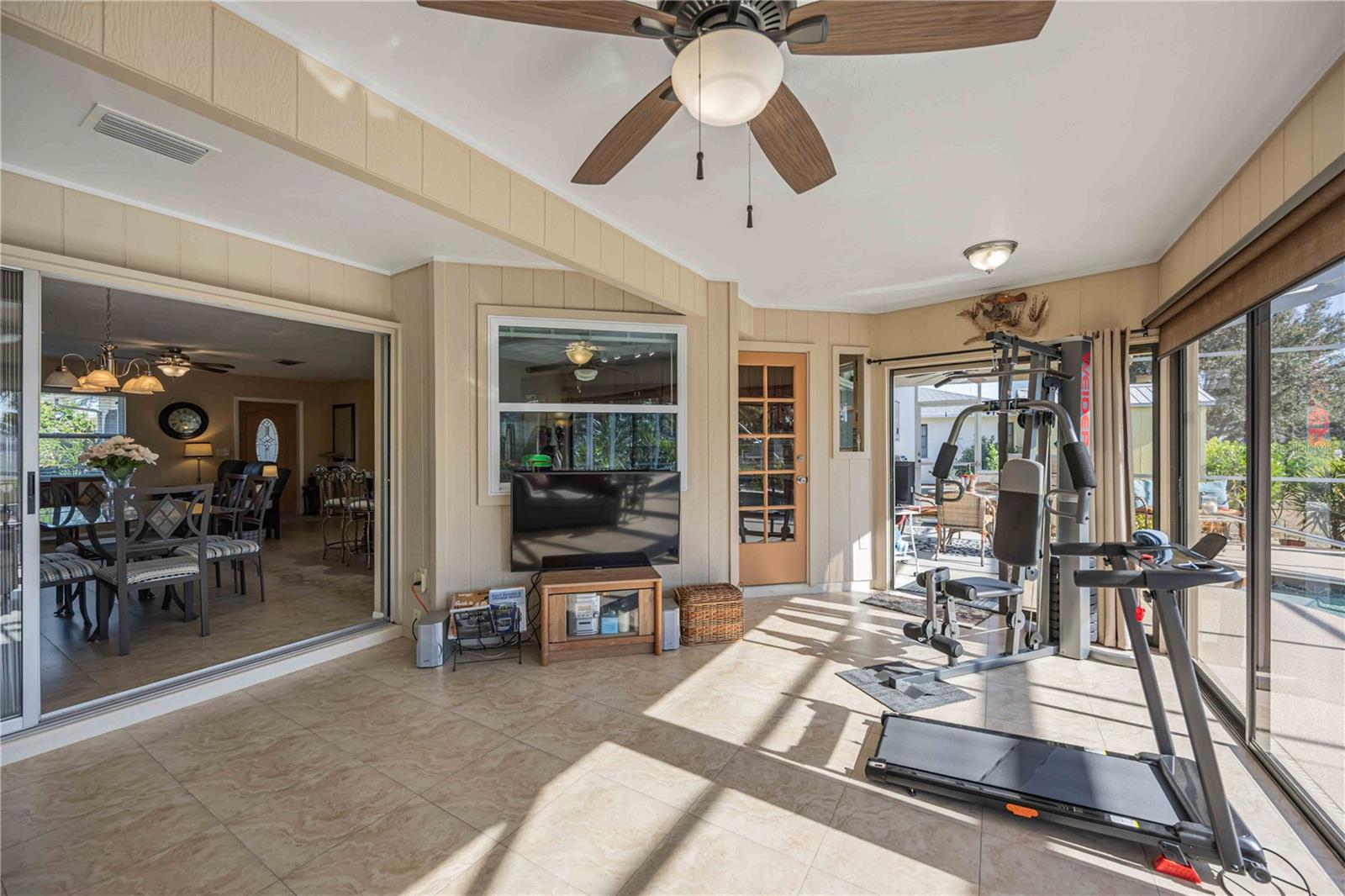 Image 41 of 75 For 1940 Greenlawn Drive