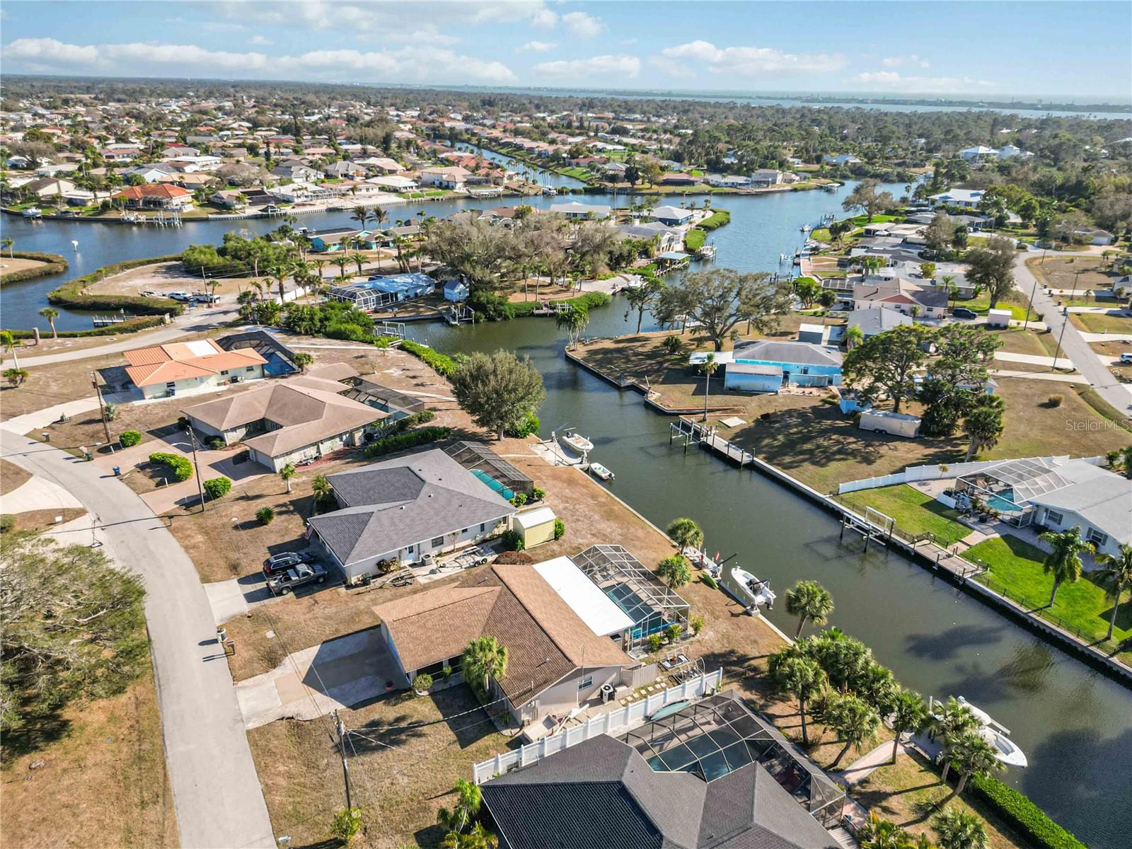 Image 56 of 75 For 1940 Greenlawn Drive