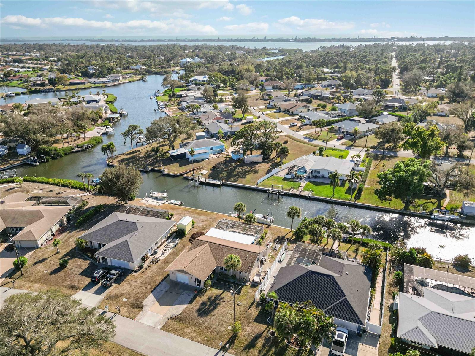 Image 60 of 75 For 1940 Greenlawn Drive