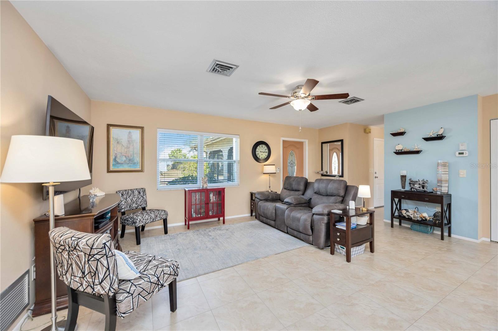 Image 7 of 75 For 1940 Greenlawn Drive