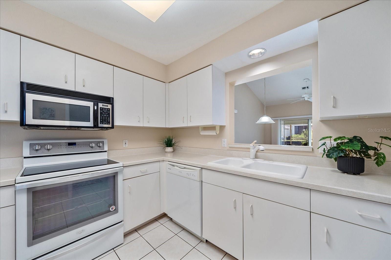 Image 11 of 48 For 677 Ironwood Circle 104