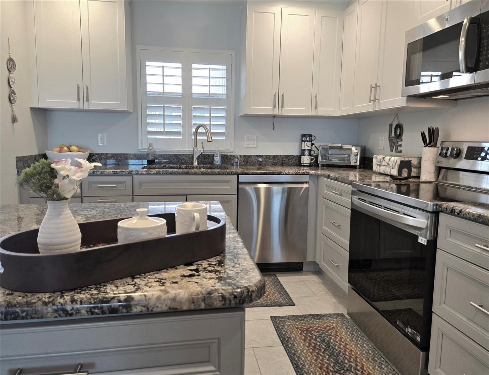 Image 11 of 56 For 333 The Esplanade N 102