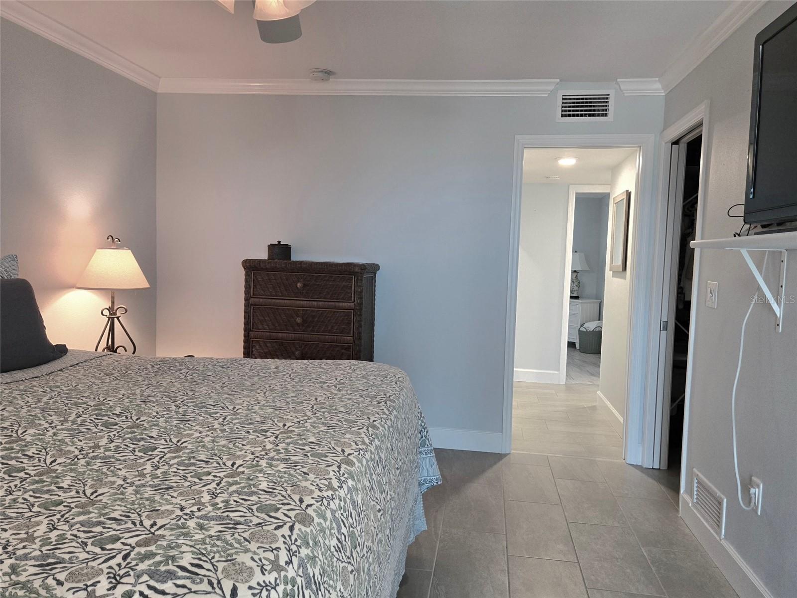 Image 17 of 56 For 333 The Esplanade N 102