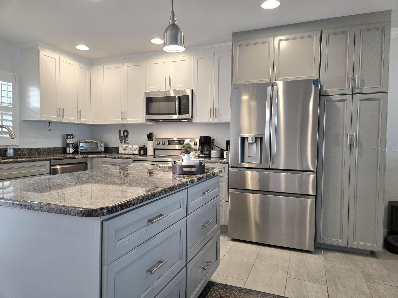 Image 9 of 56 For 333 The Esplanade N 102