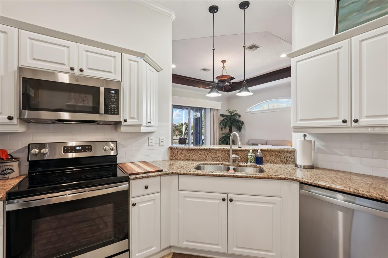 Image 10 of 61 For 8340 Palmetto Court