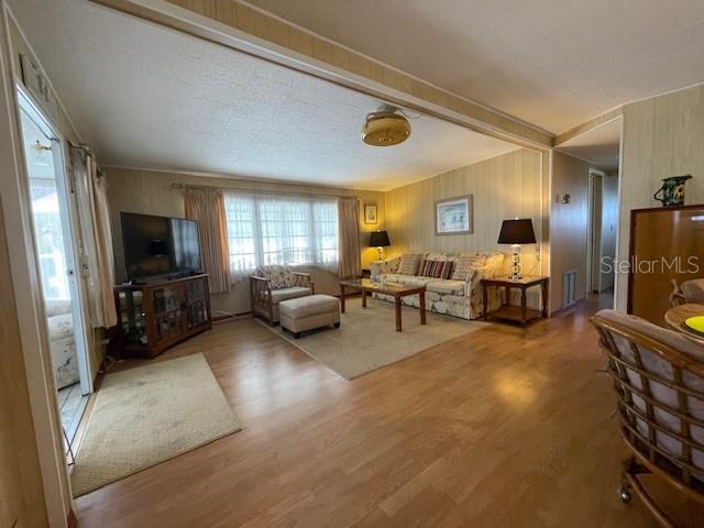 Image 6 of 28 For 714 Green Circle