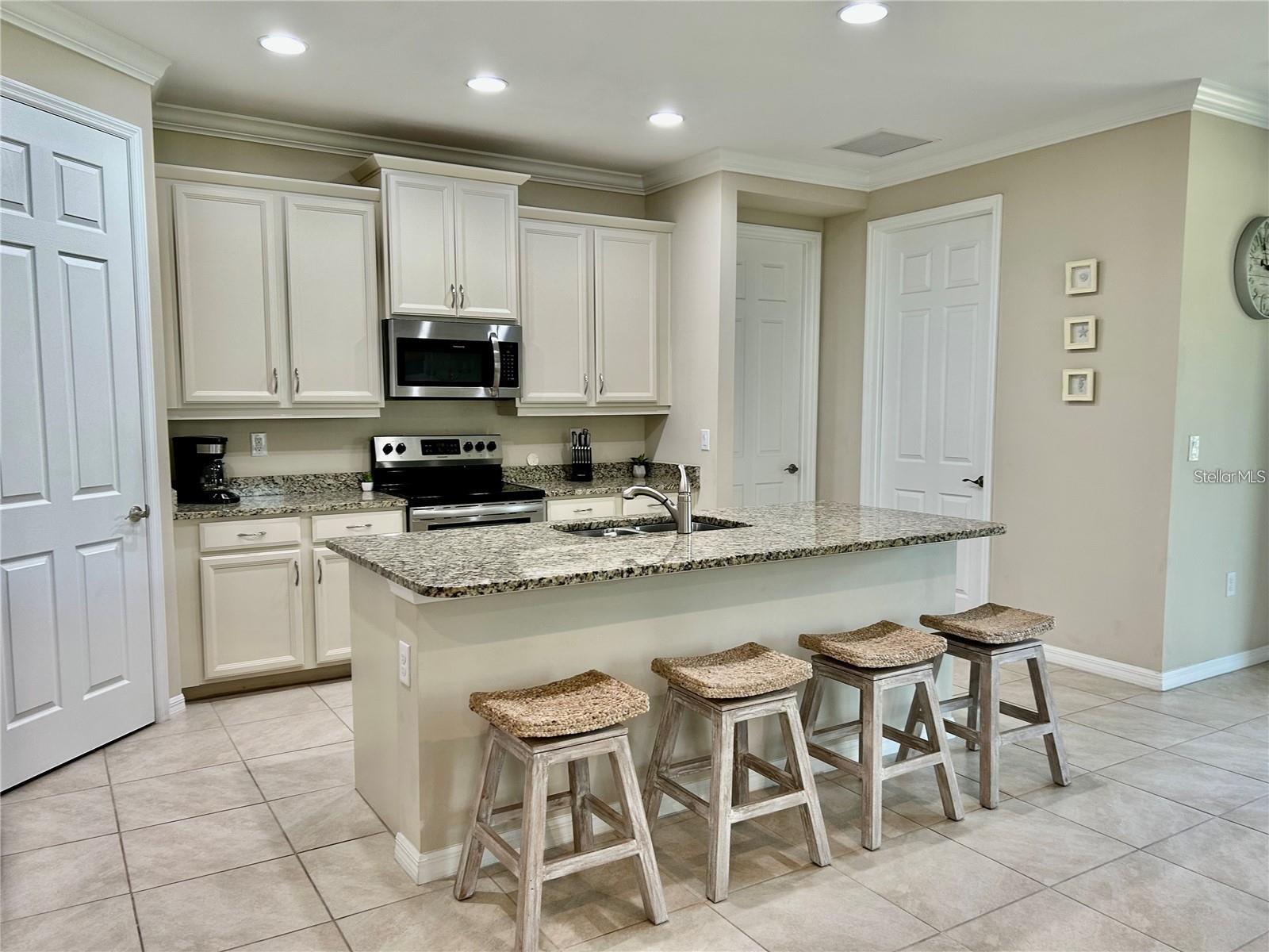 Image 2 of 27 For 255 Maraviya Boulevard