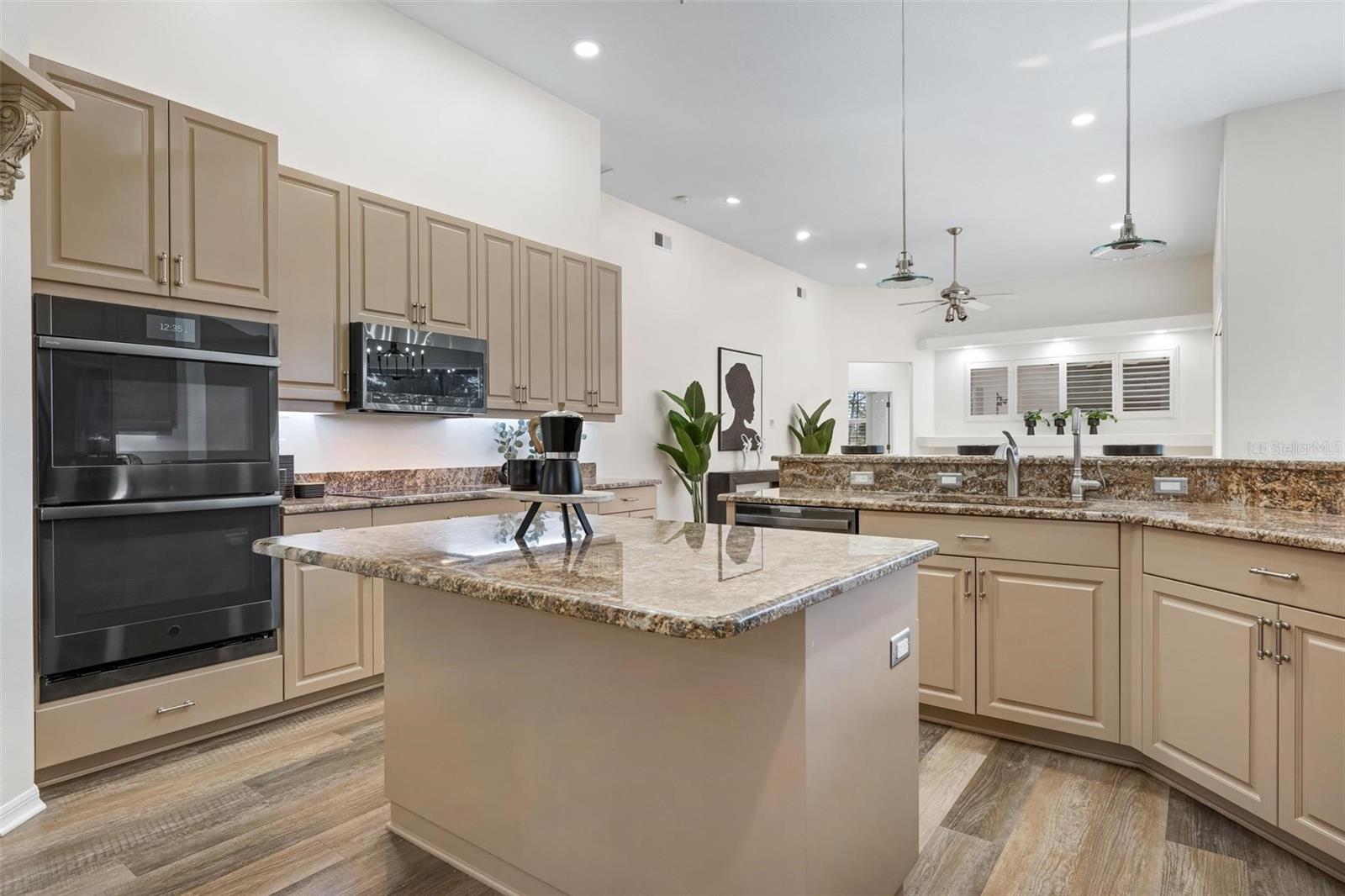 Image 14 of 72 For 422 Wincanton Place