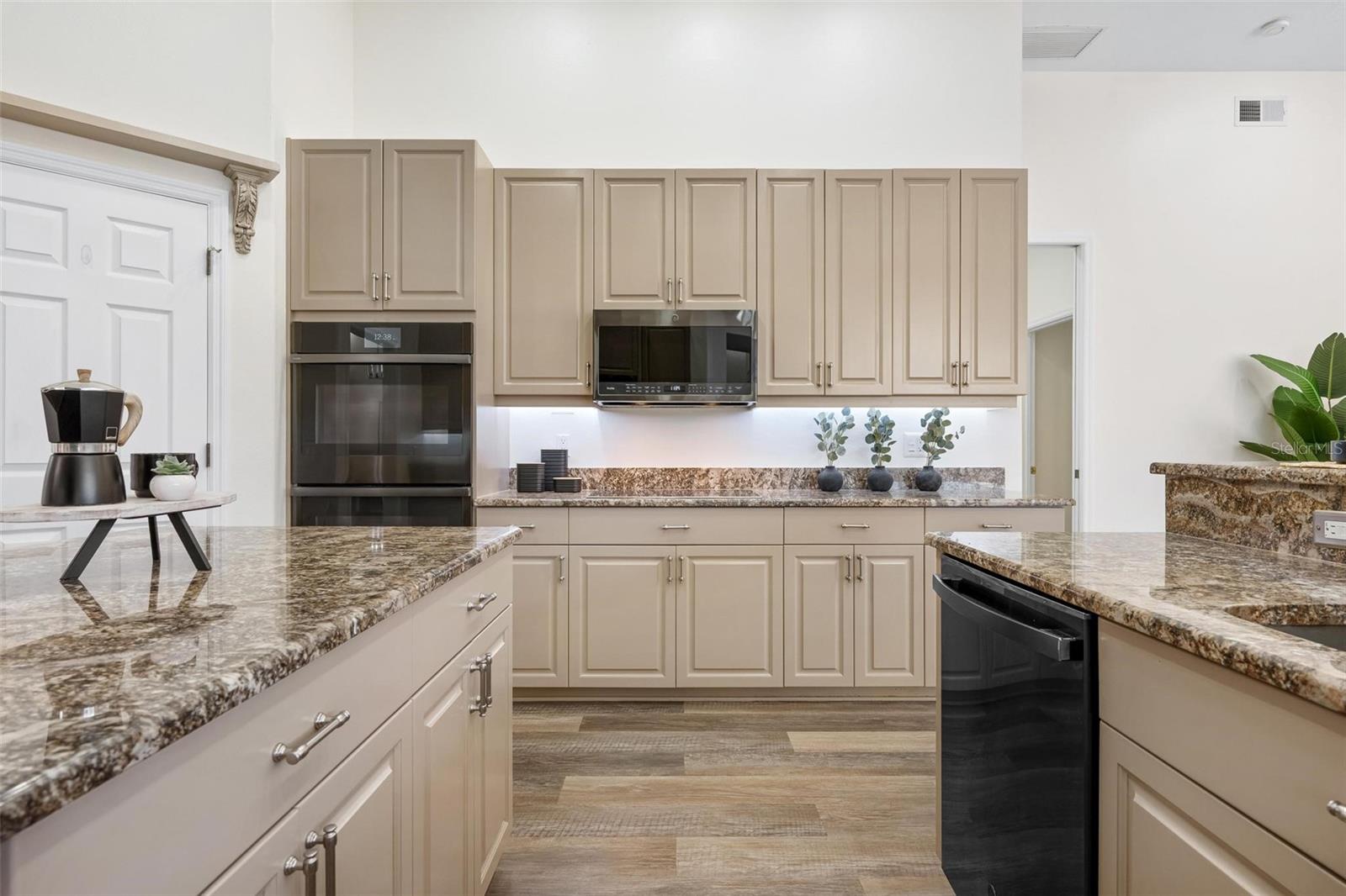 Image 18 of 72 For 422 Wincanton Place