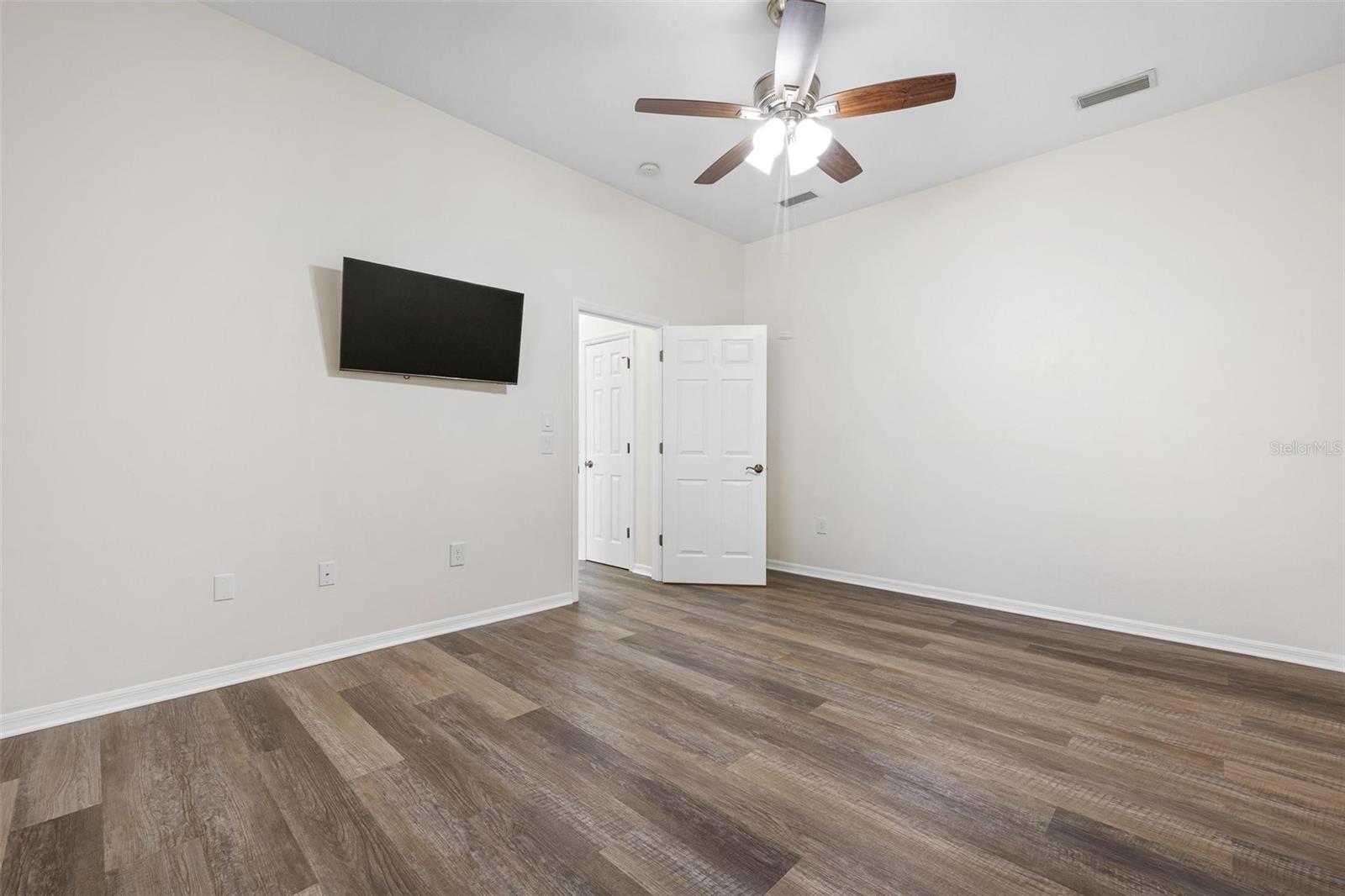 Image 35 of 72 For 422 Wincanton Place