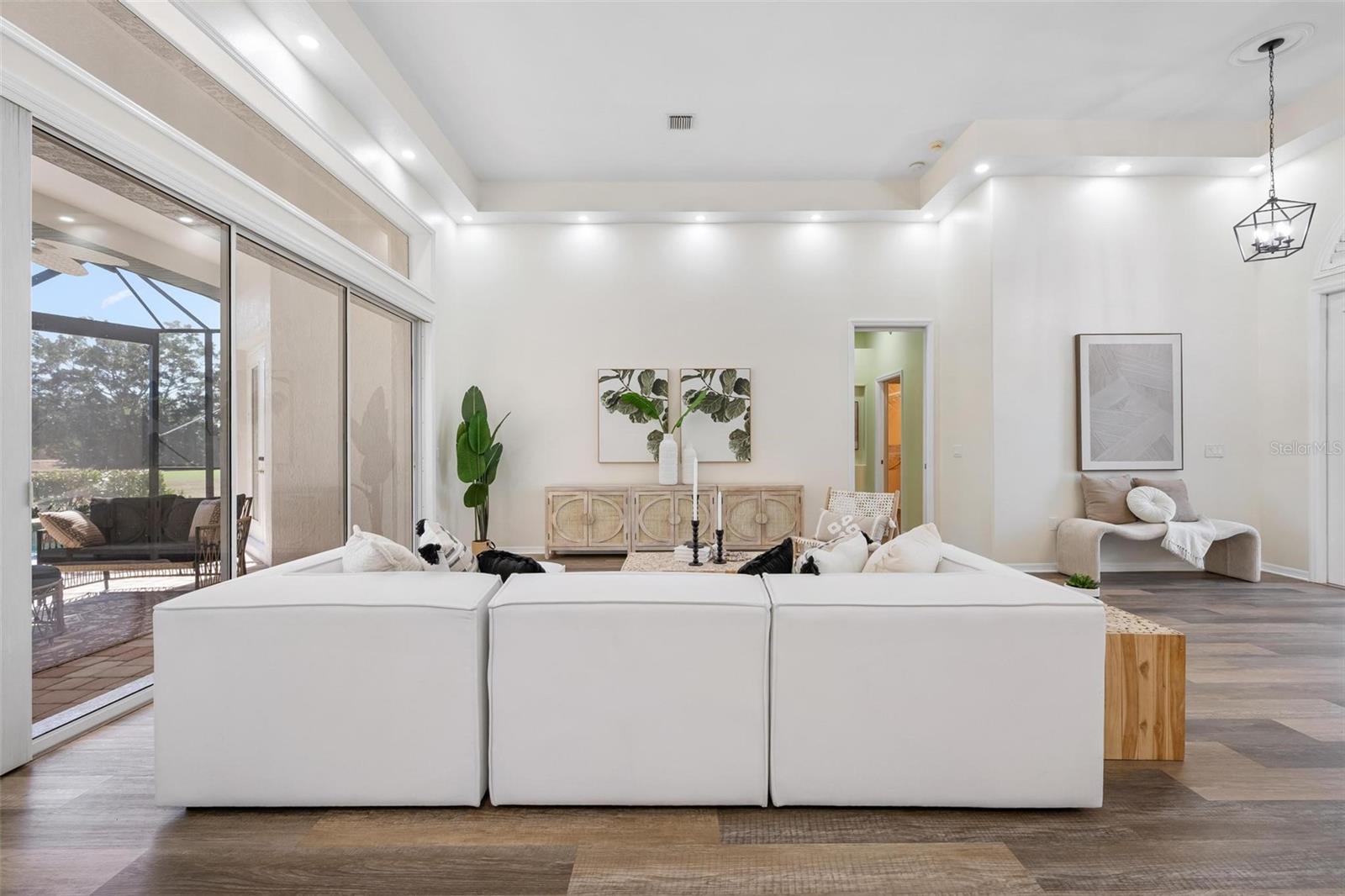 Image 7 of 72 For 422 Wincanton Place