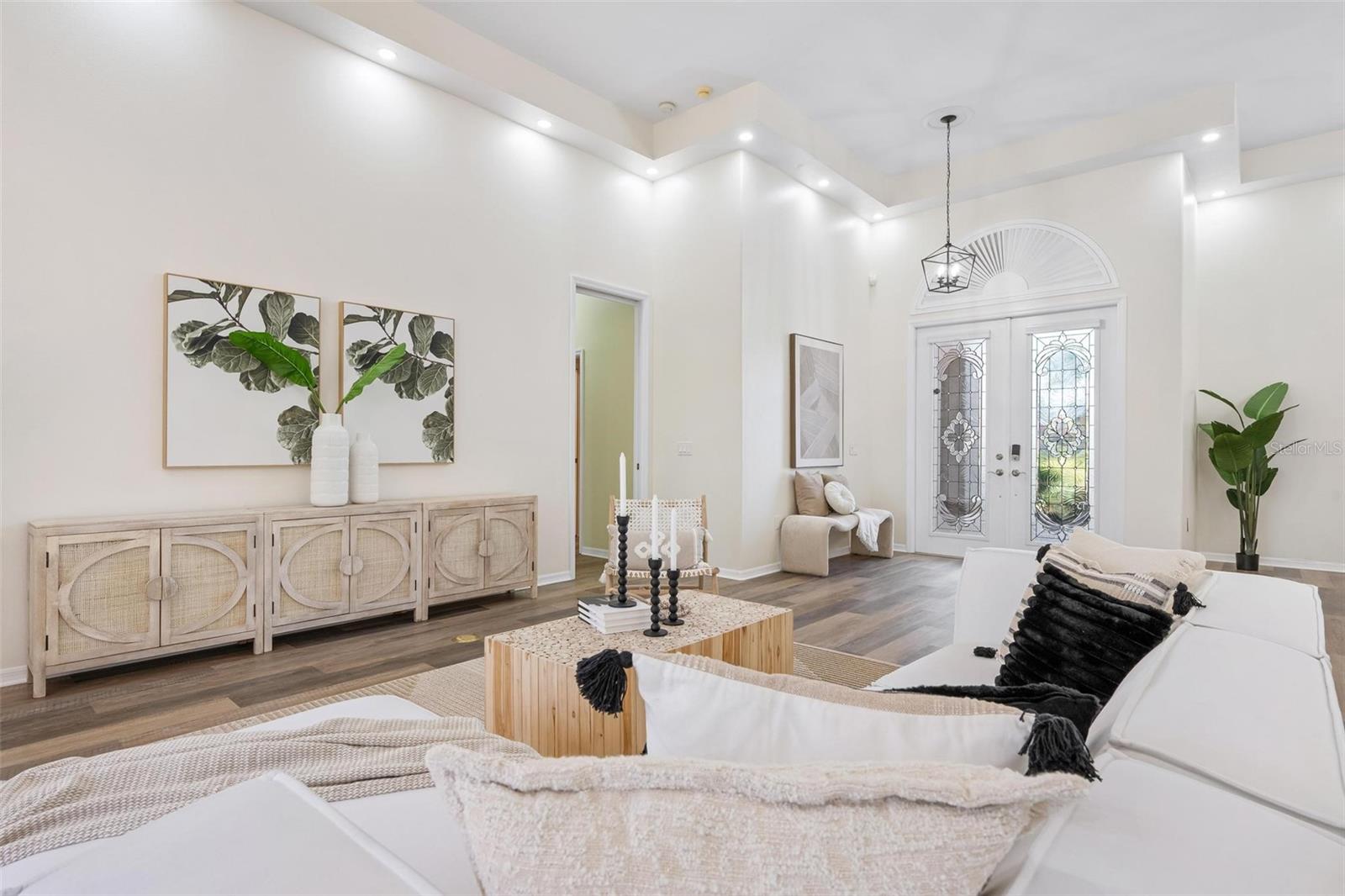 Image 9 of 72 For 422 Wincanton Place