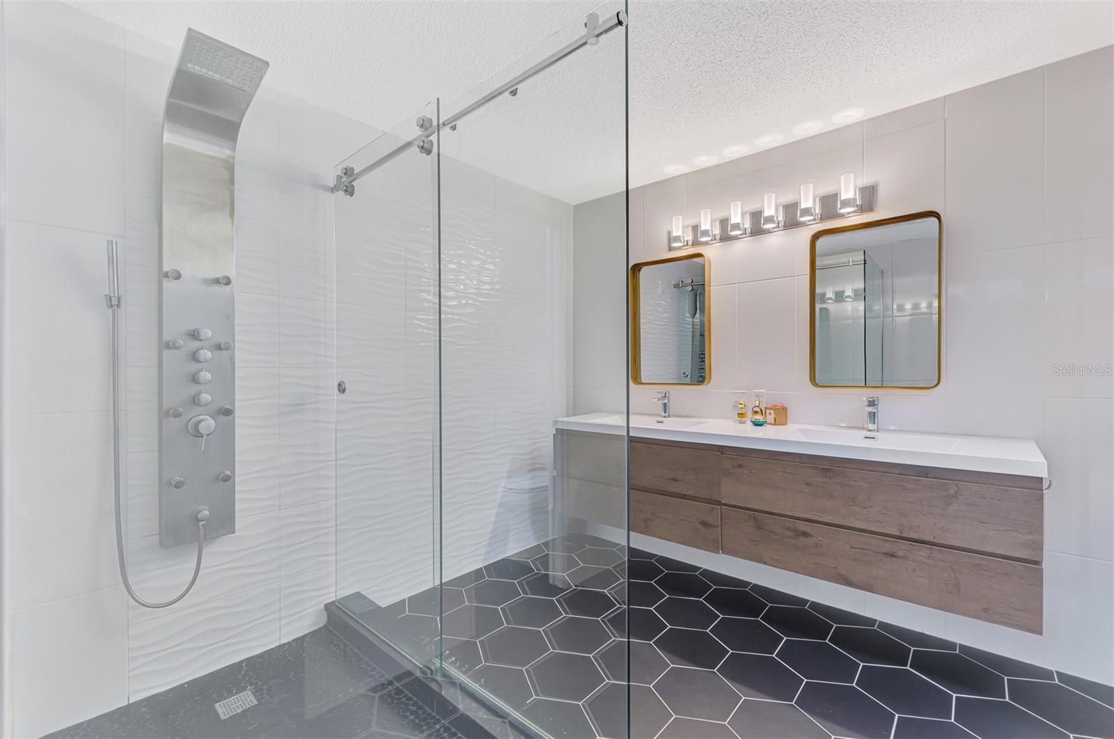 Image 41 of 72 For 5303 Hidden Harbor Road