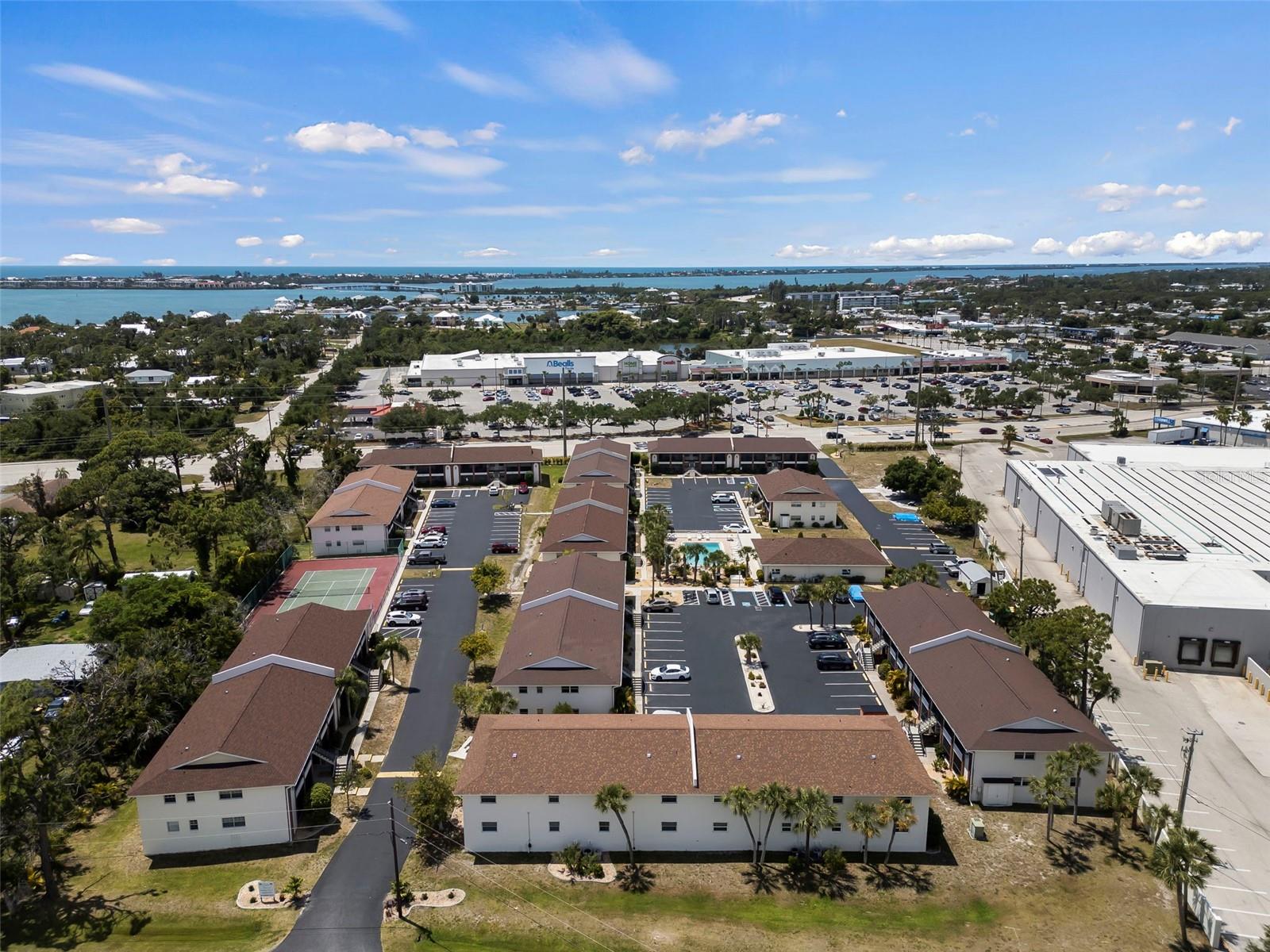 Listing photo id 40 for 1531 Placida Road 1-103