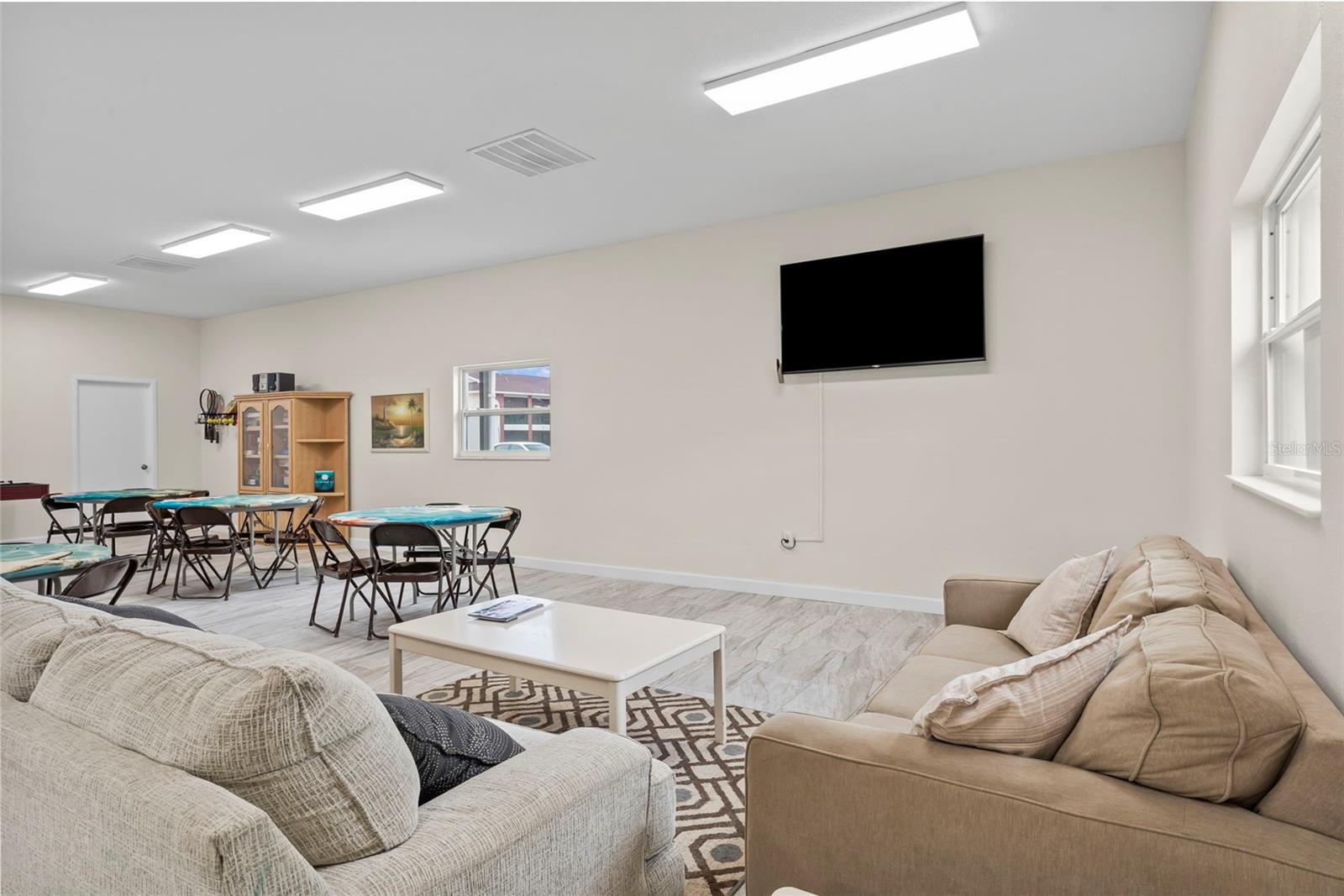 Listing photo id 3 for 1531 Placida Road 1-103