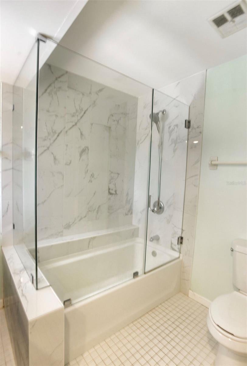 Image 18 of 30 For 3635 Avanti Circle