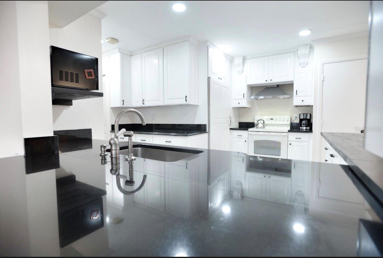 Image 4 of 30 For 3635 Avanti Circle