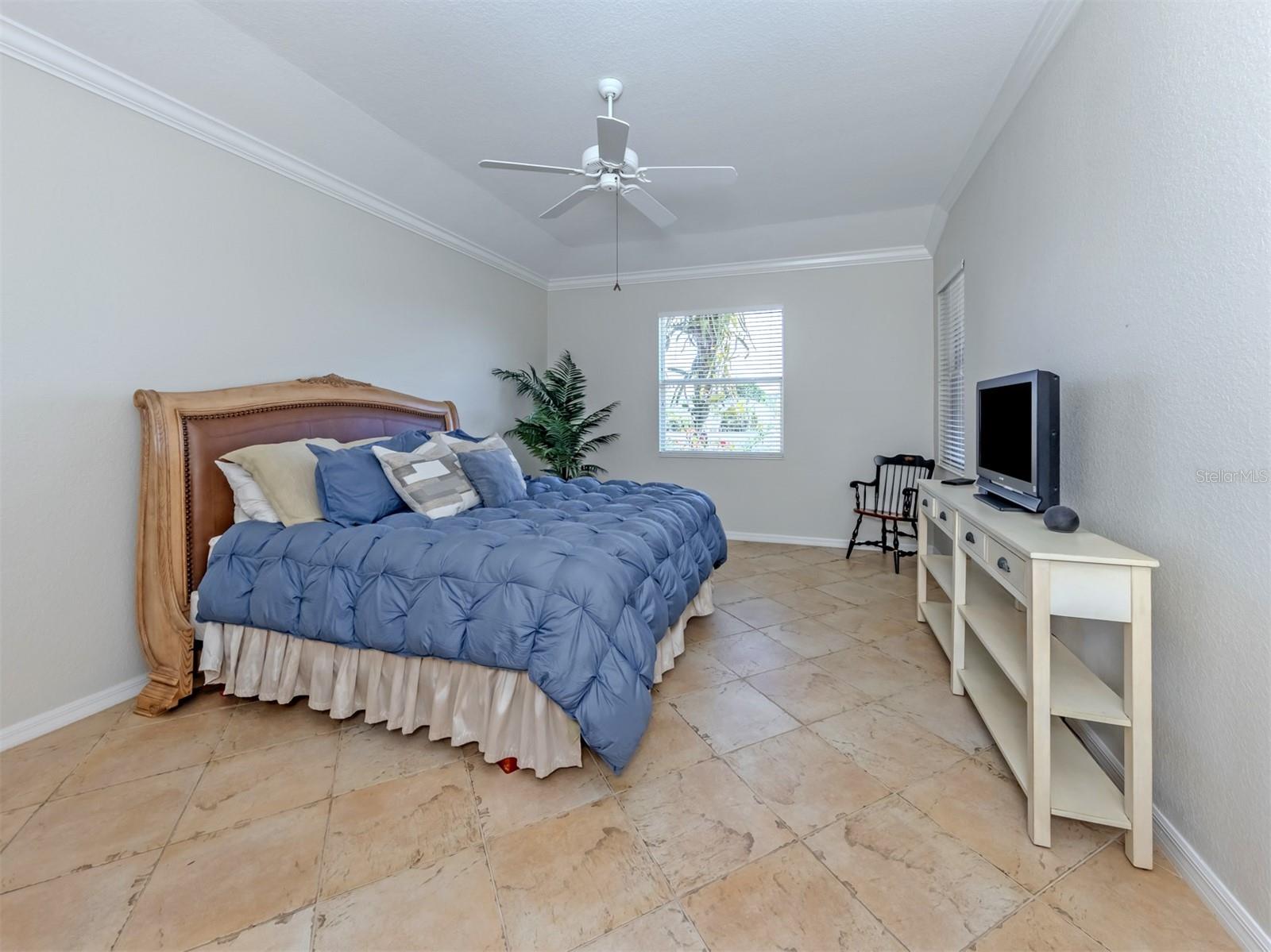 Image 23 of 92 For 157 Treviso Court