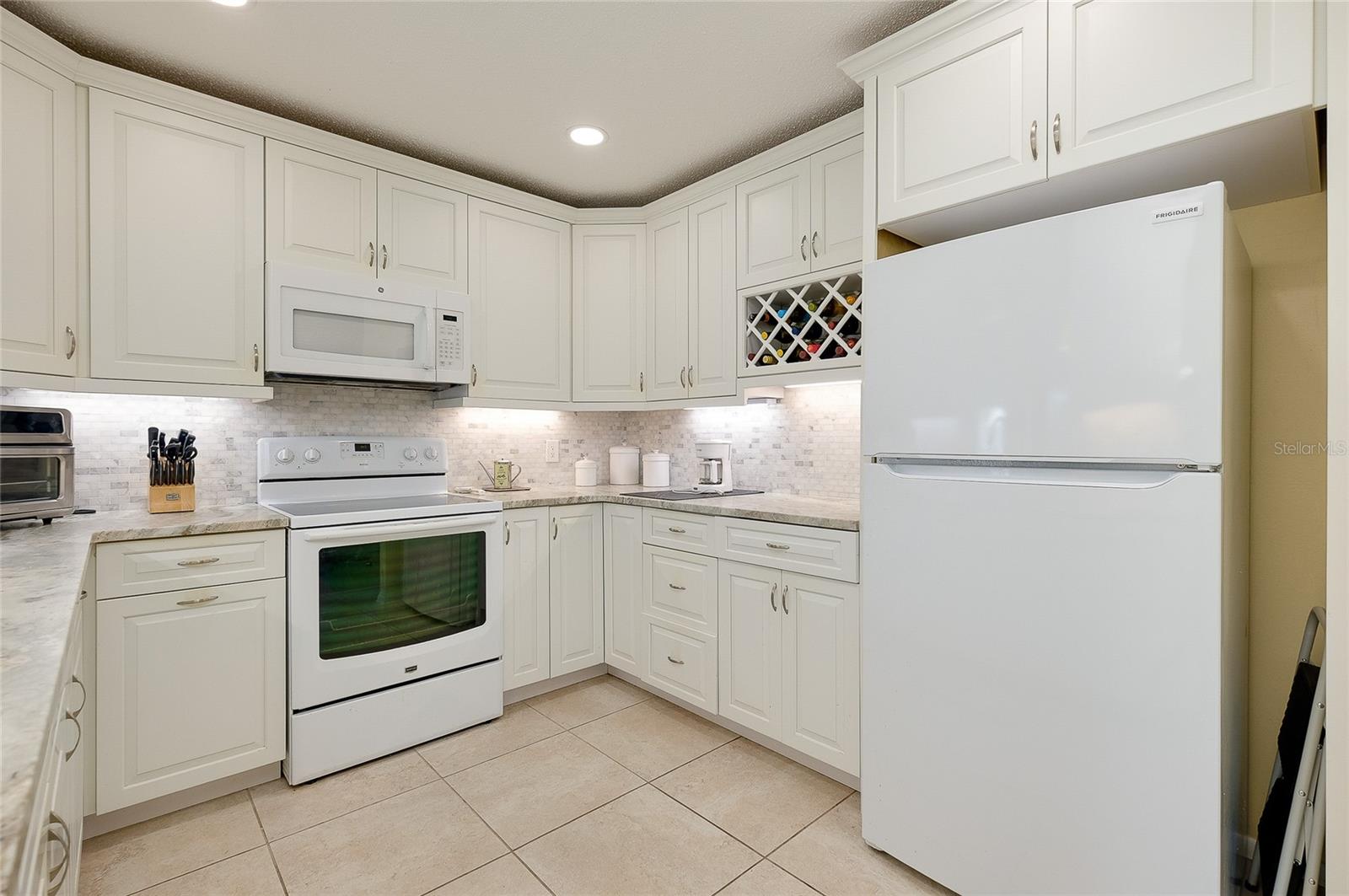 Image 20 of 59 For 92 Circlewood Drive B3-1