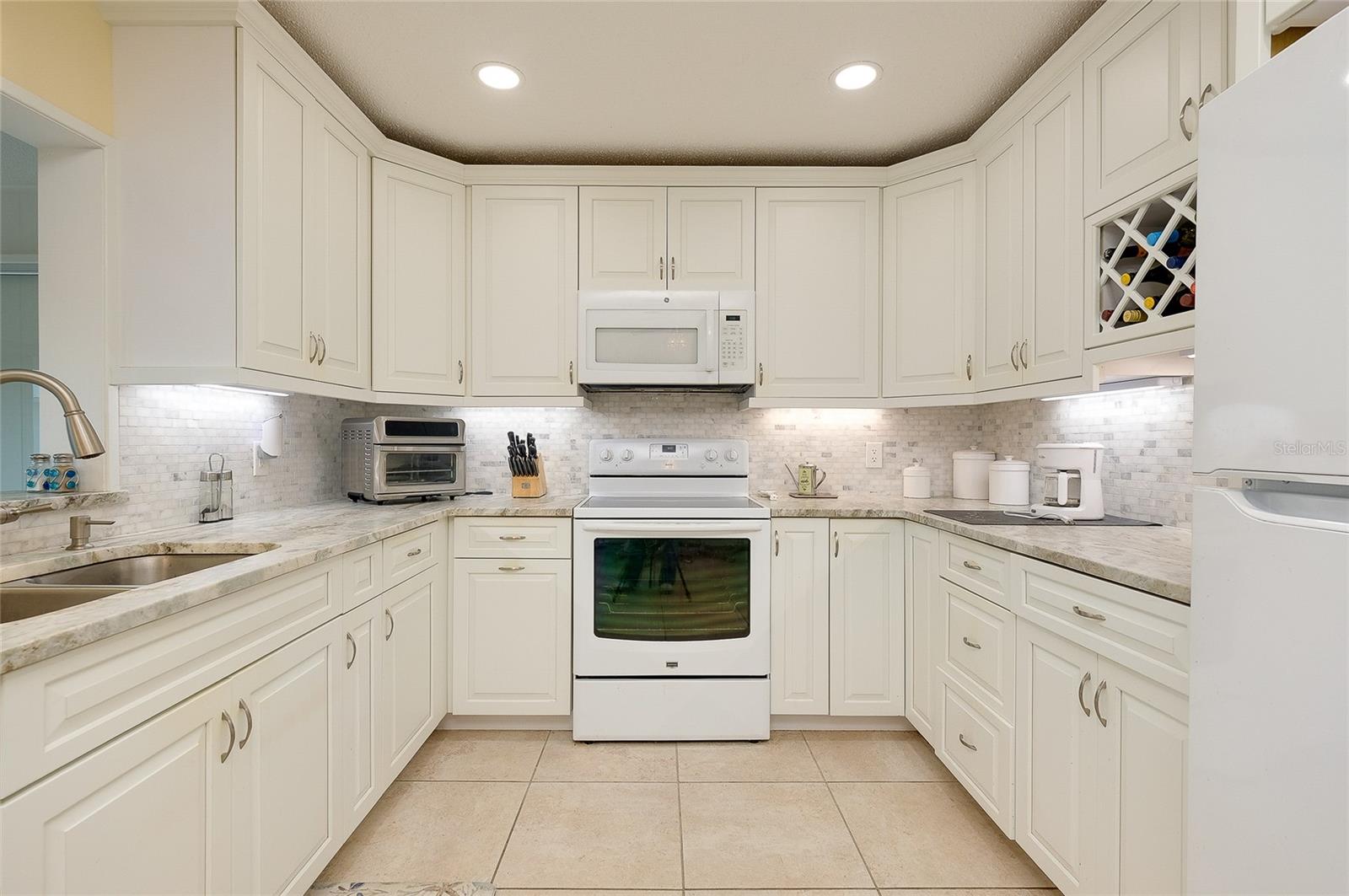 Image 21 of 59 For 92 Circlewood Drive B3-1