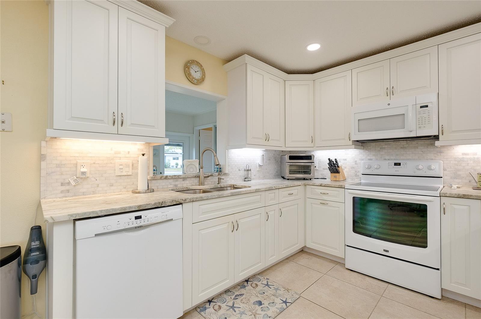 Image 24 of 59 For 92 Circlewood Drive B3-1