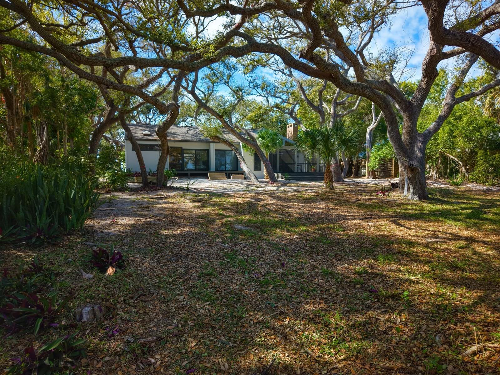 Listing photo id 9 for 854 Casey Key Road