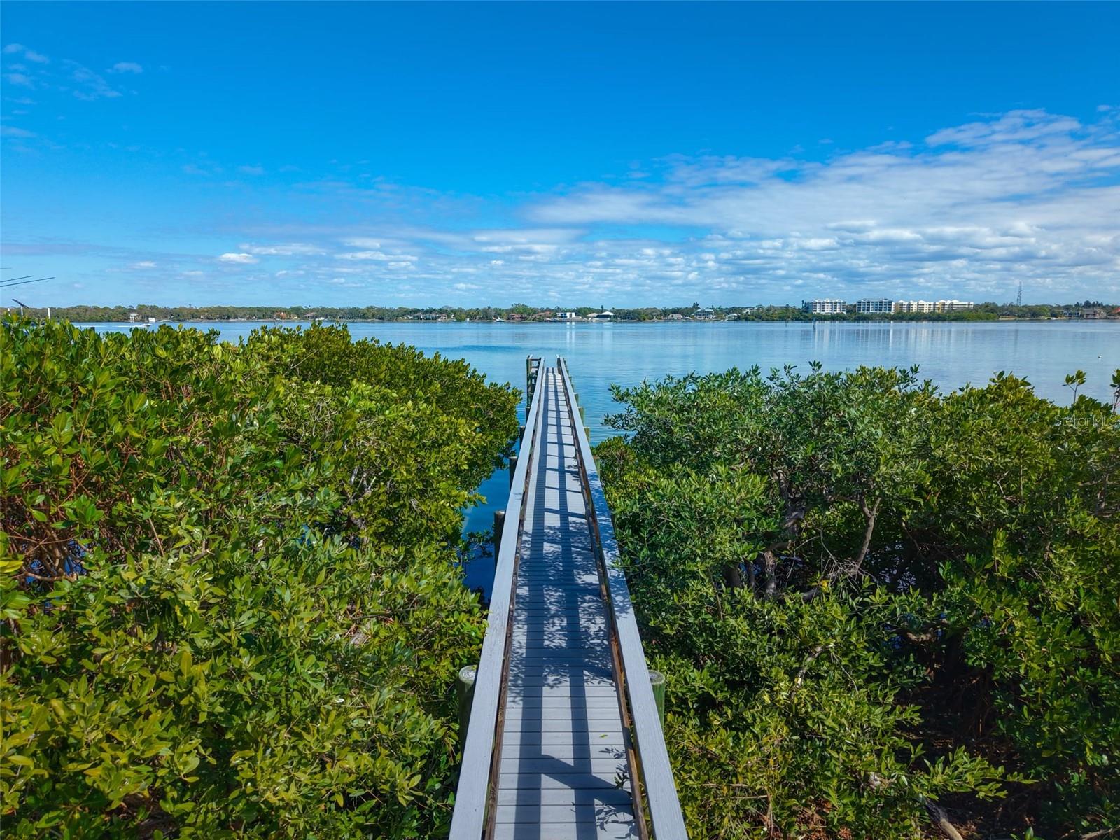 Listing photo id 12 for 854 Casey Key Road