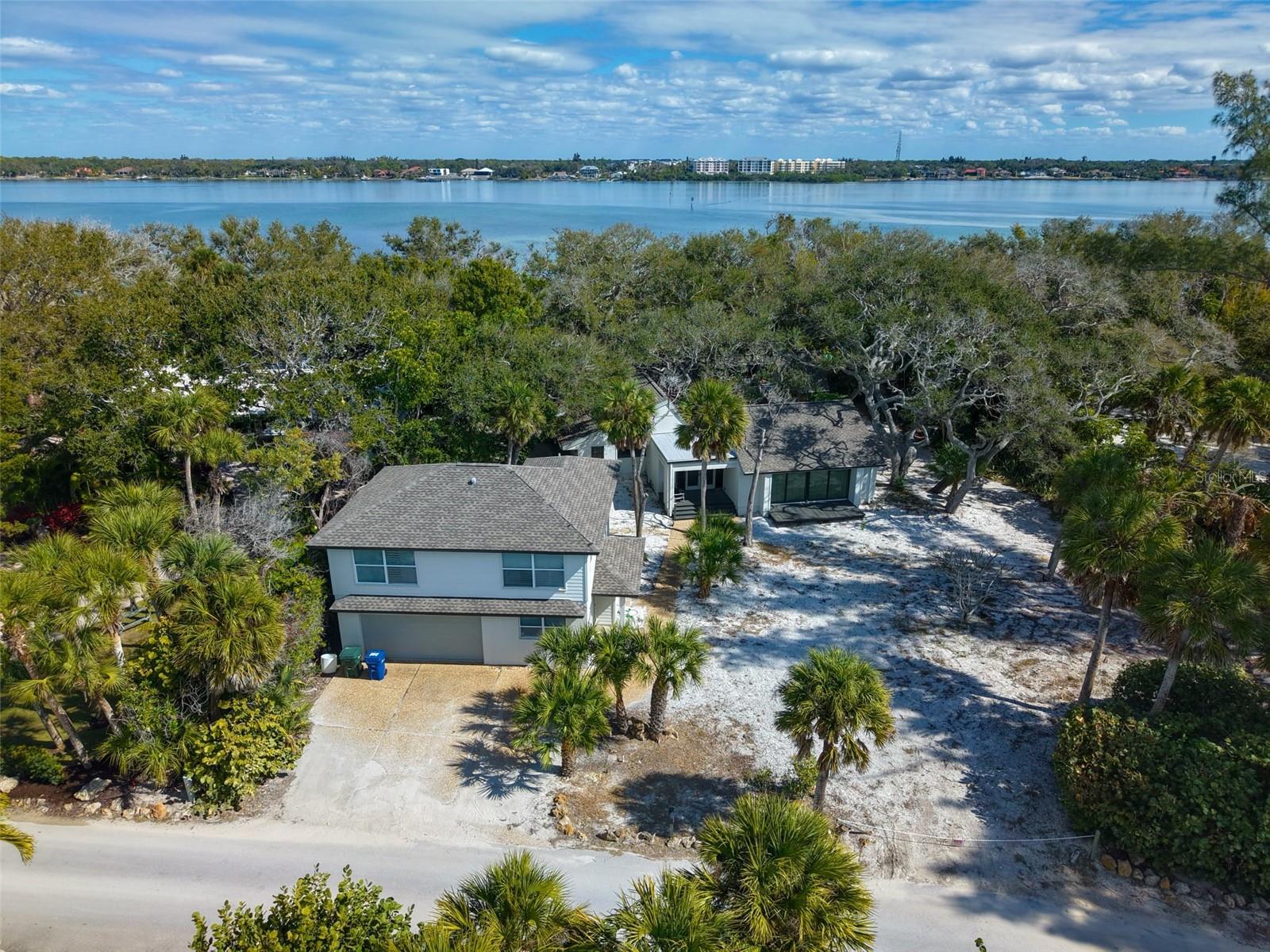 Listing photo id 7 for 854 Casey Key Road