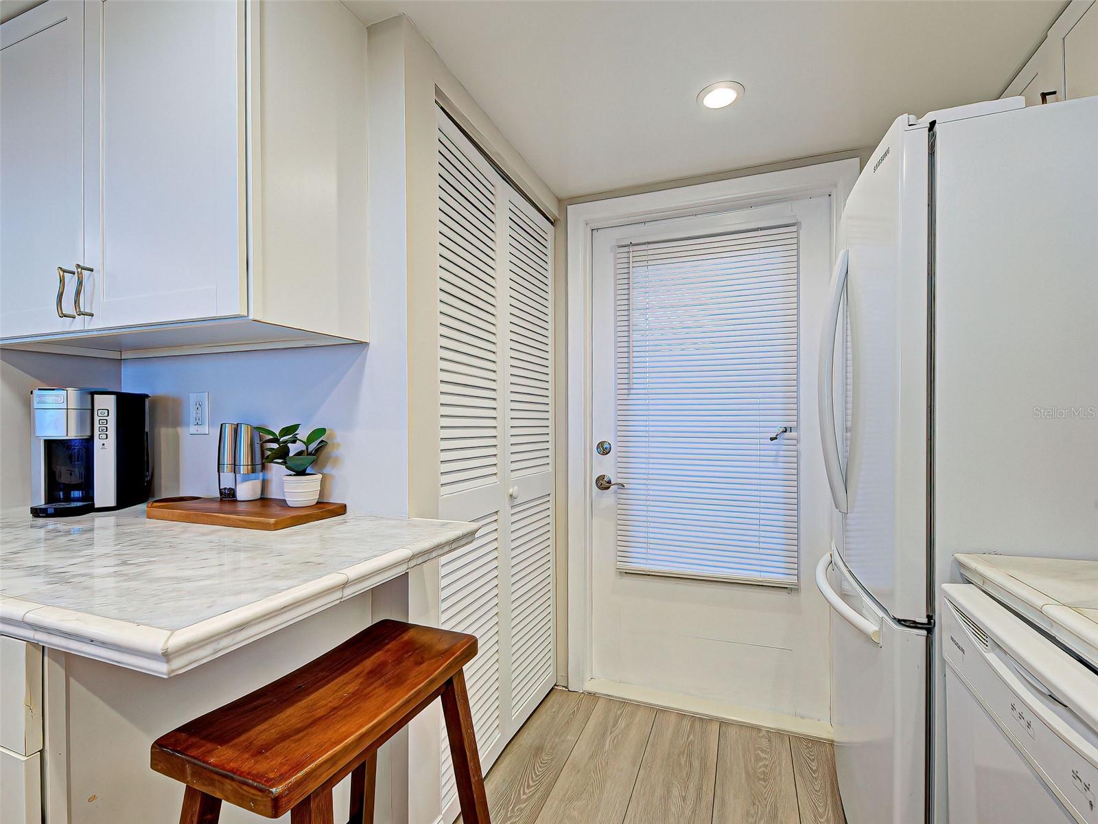 Image 21 of 54 For 1100 Tarpon Center Drive 202