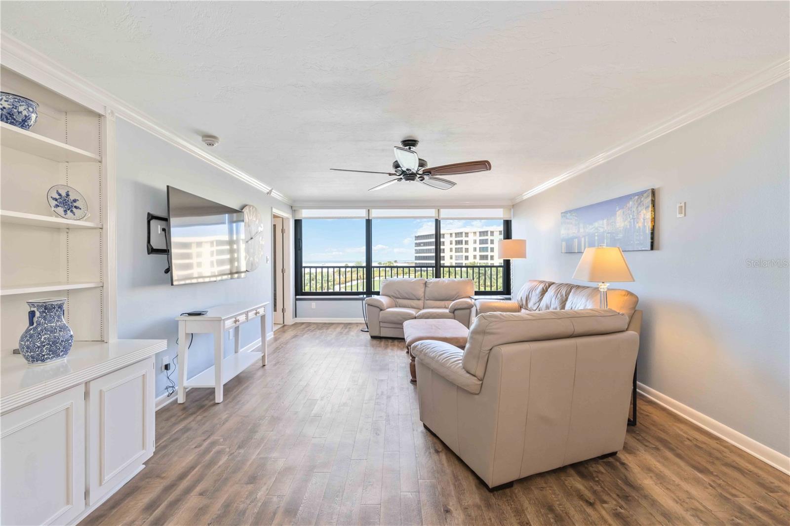 Image 15 of 61 For 5790 Midnight Pass Road 406