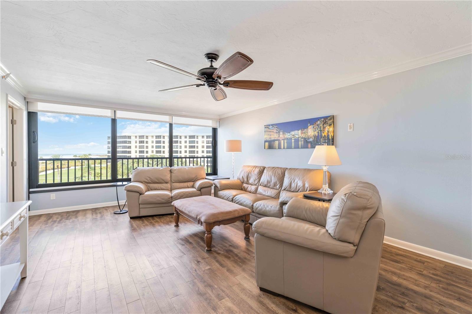 Image 16 of 61 For 5790 Midnight Pass Road 406