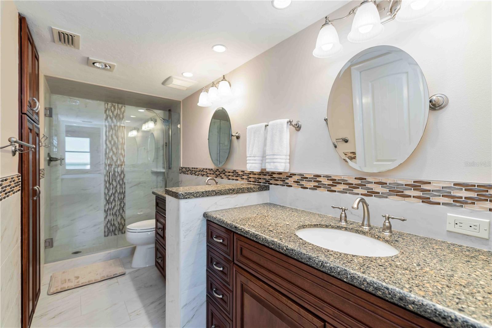 Image 21 of 61 For 5790 Midnight Pass Road 406