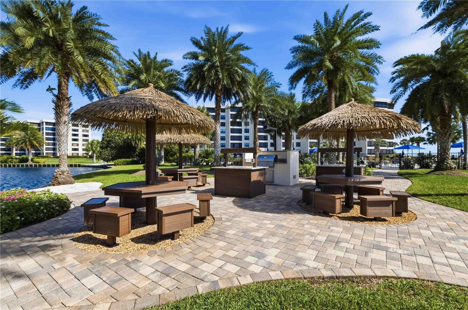 Image 33 of 61 For 5790 Midnight Pass Road 406