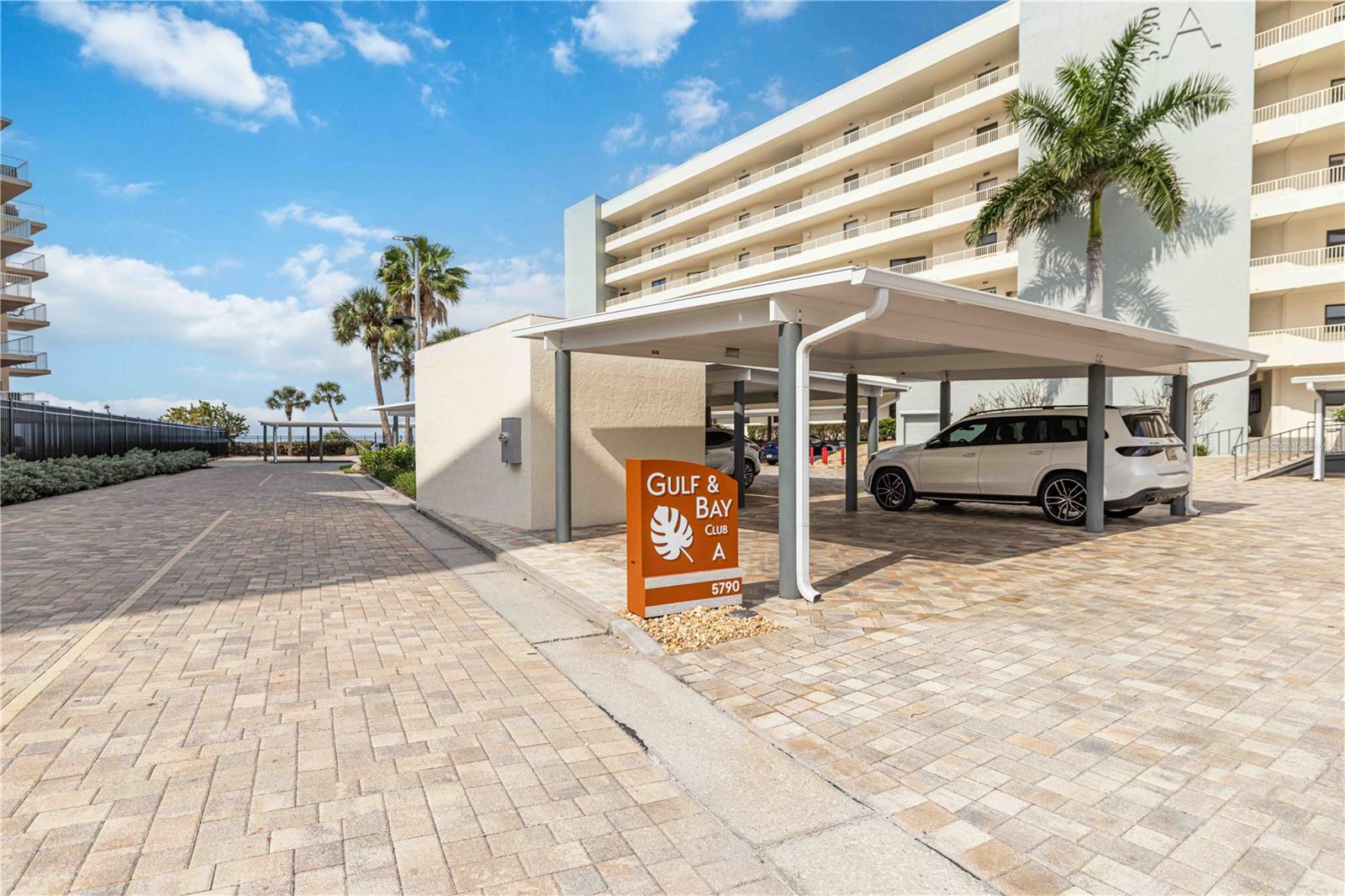 Image 4 of 61 For 5790 Midnight Pass Road 406