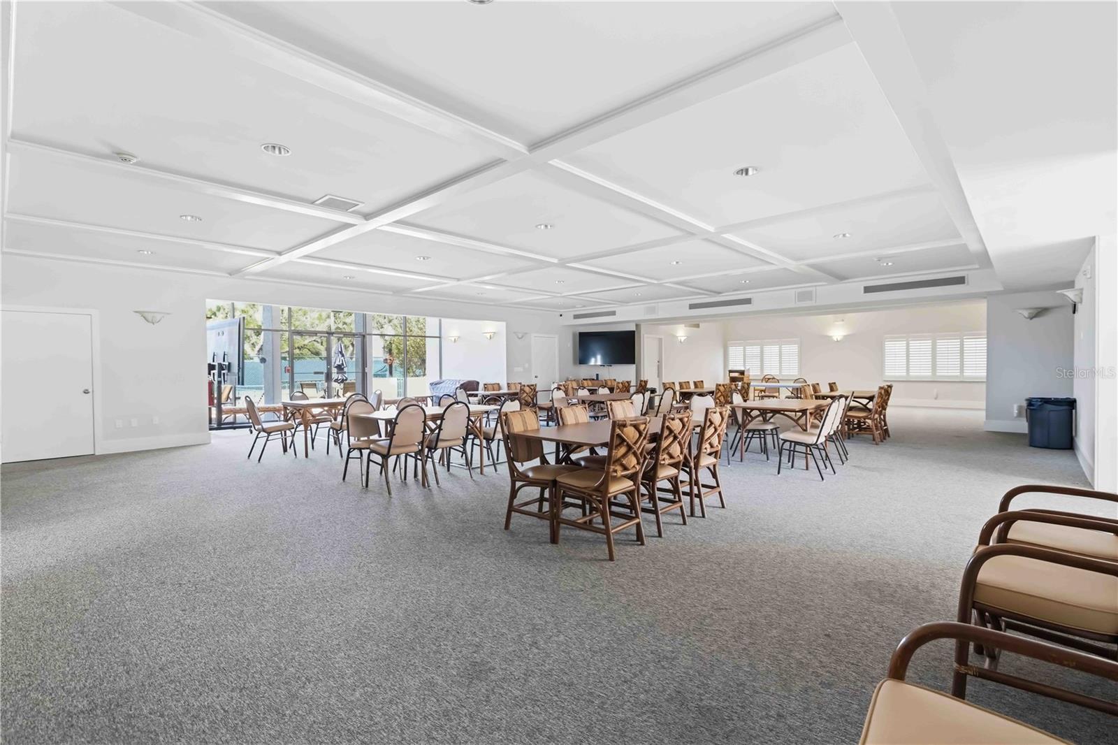 Image 42 of 61 For 5790 Midnight Pass Road 406