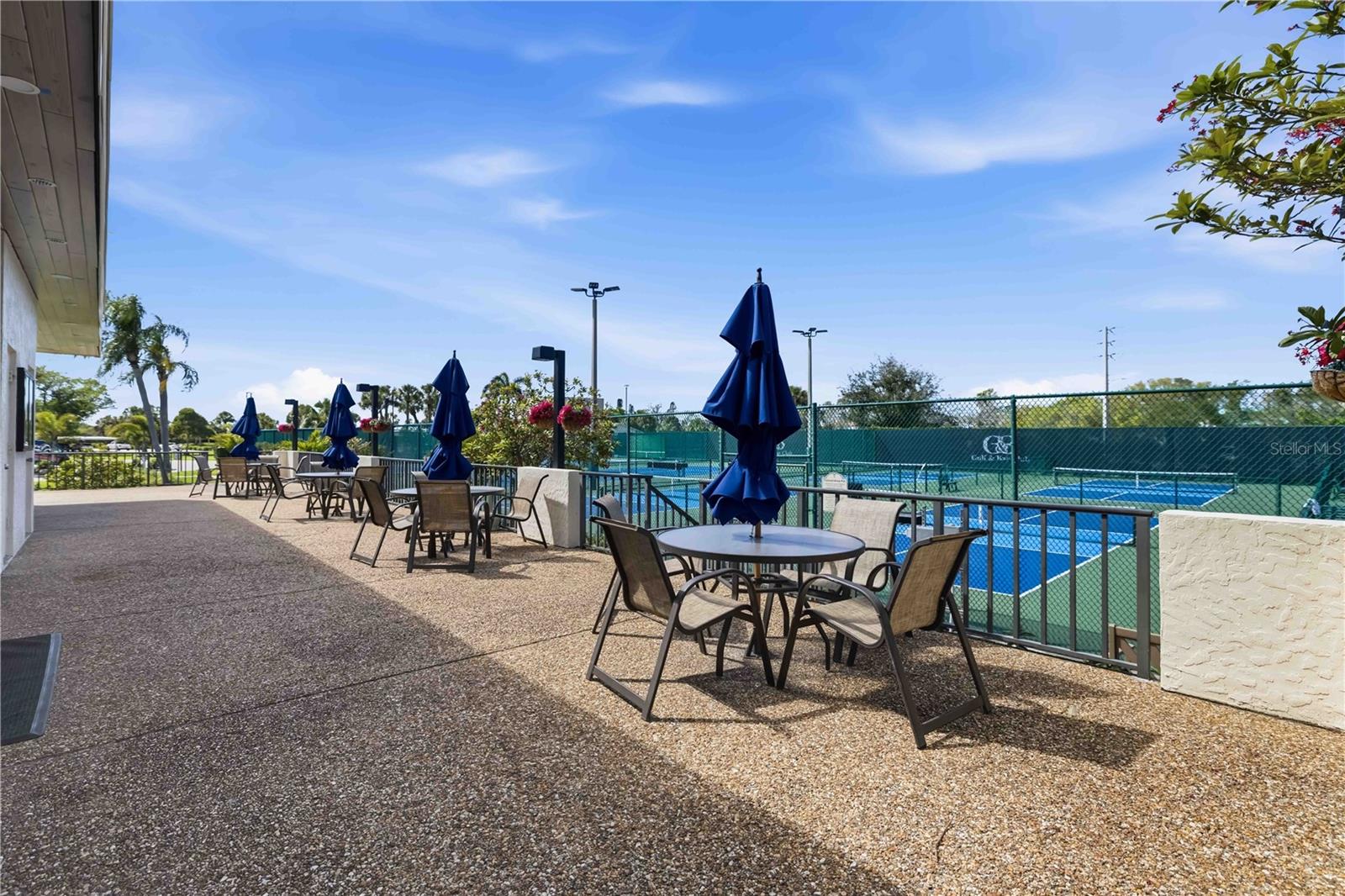 Image 44 of 61 For 5790 Midnight Pass Road 406