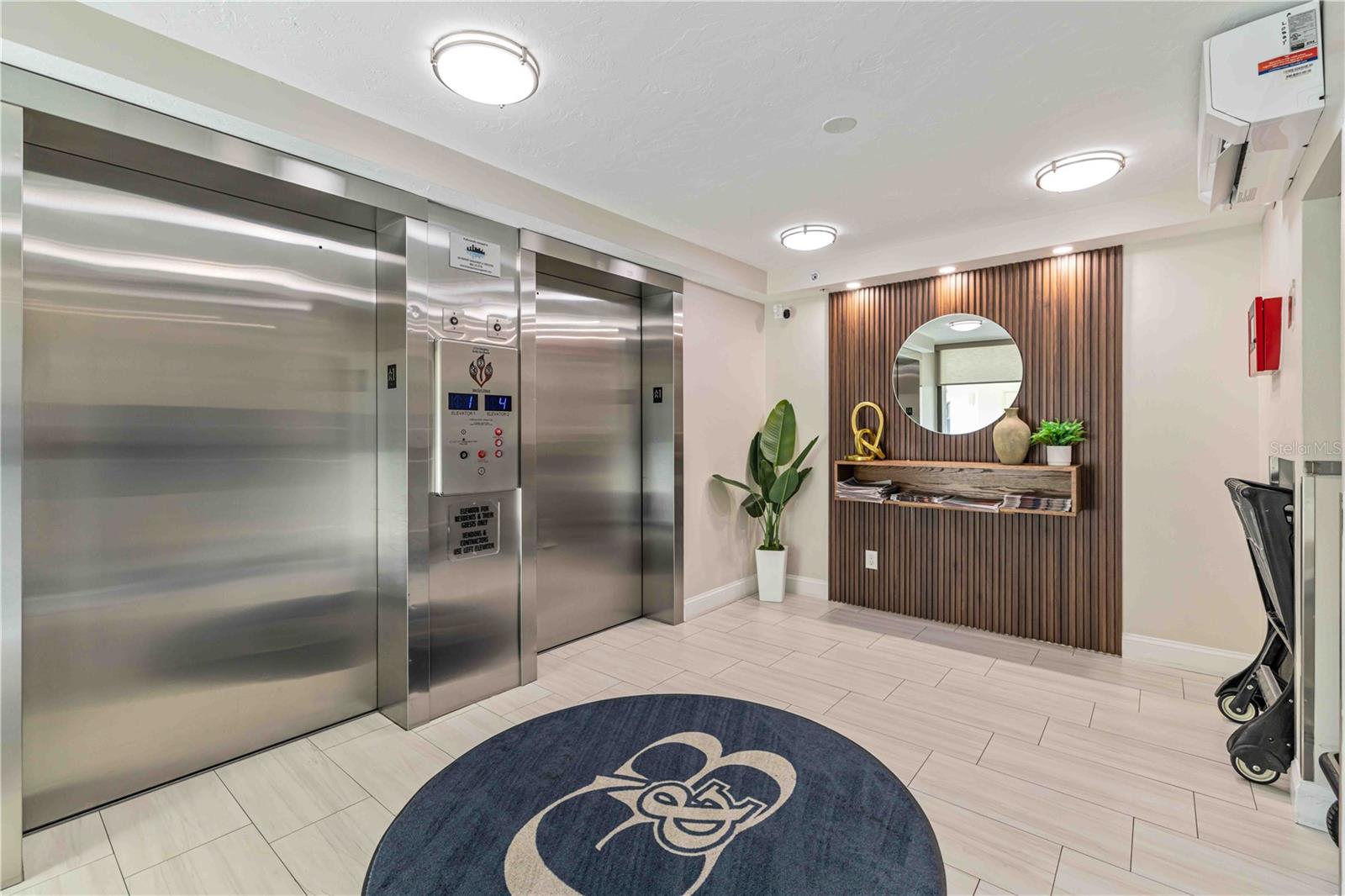 Image 5 of 61 For 5790 Midnight Pass Road 406