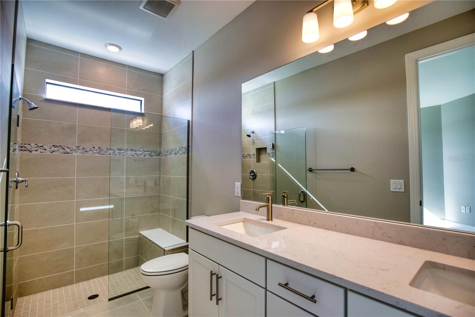 Image 19 of 46 For 14640 Misty Pond Loop