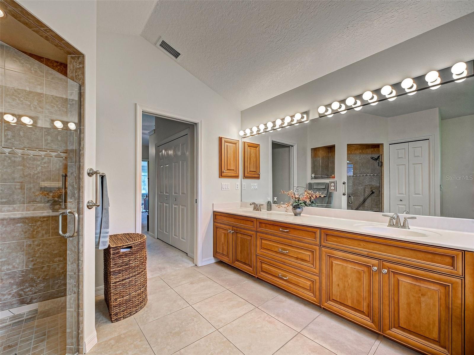 Image 21 of 66 For 1989 White Feather Lane