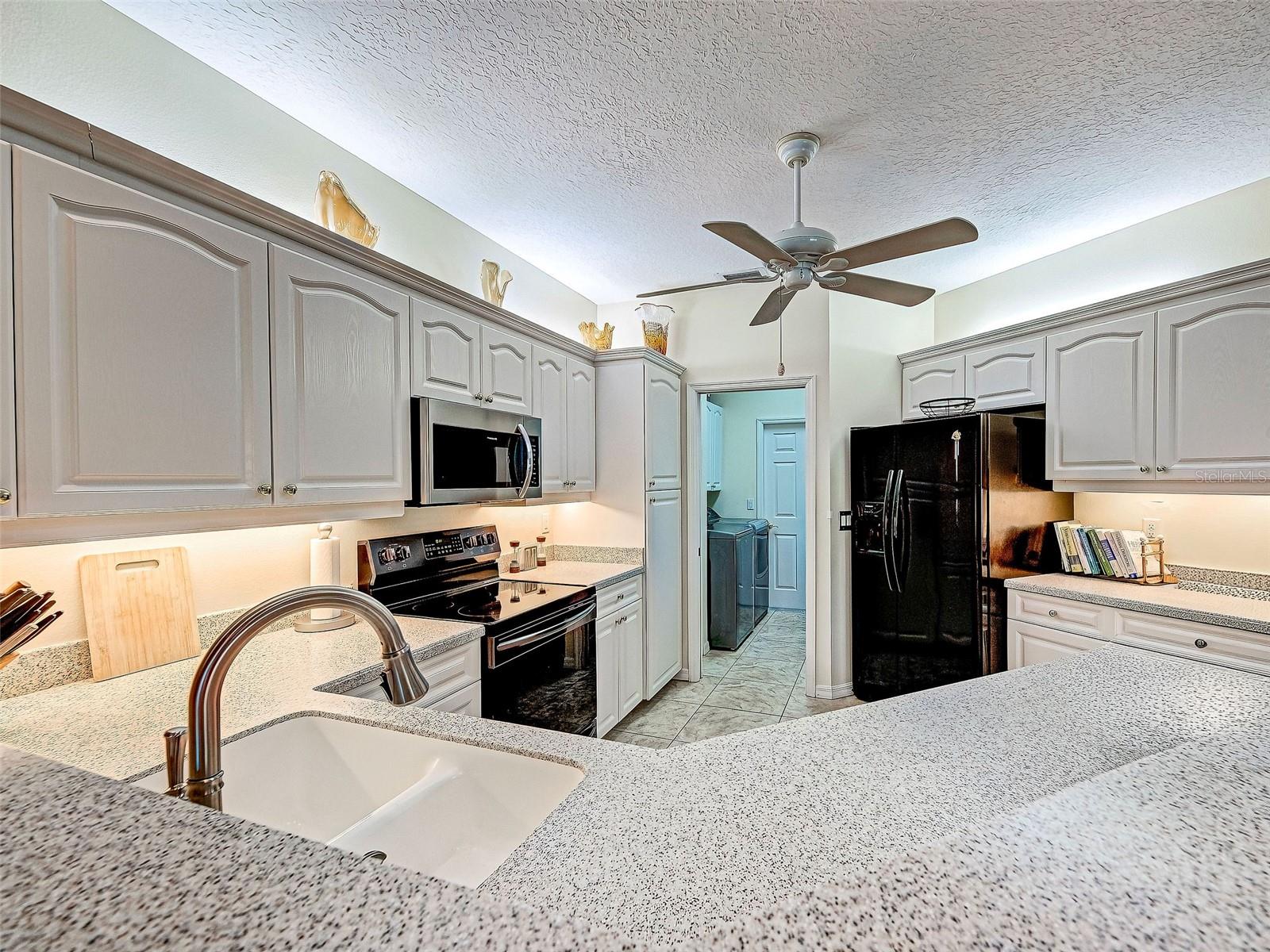 Image 24 of 66 For 1989 White Feather Lane