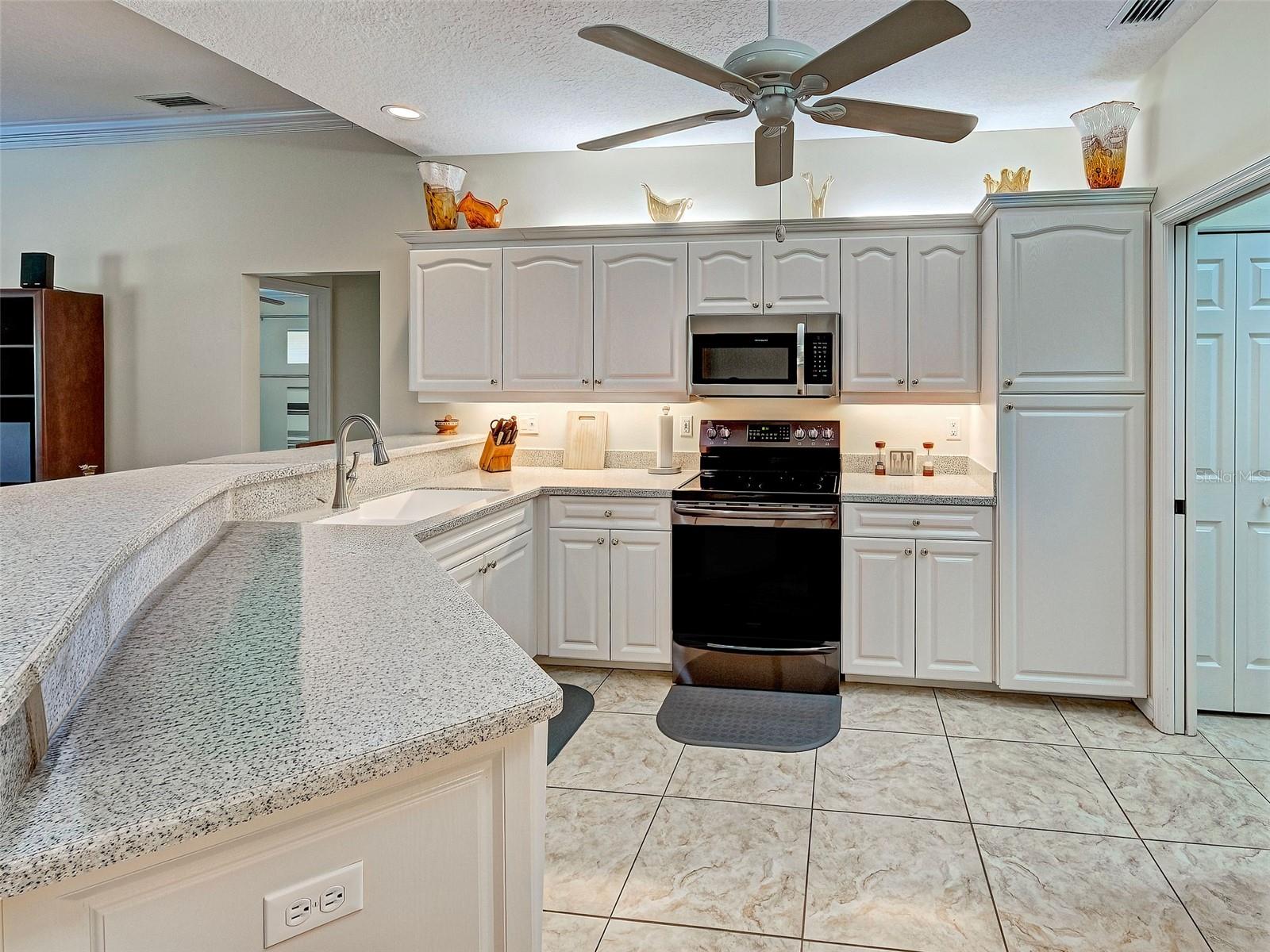 Image 25 of 66 For 1989 White Feather Lane