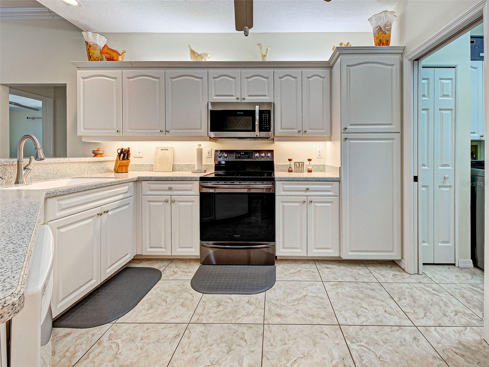 Image 26 of 66 For 1989 White Feather Lane