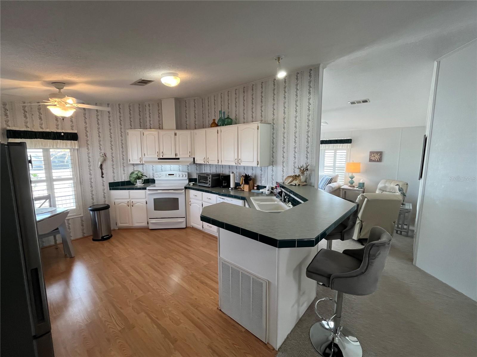 Image 20 of 45 For 723 Locarno Drive