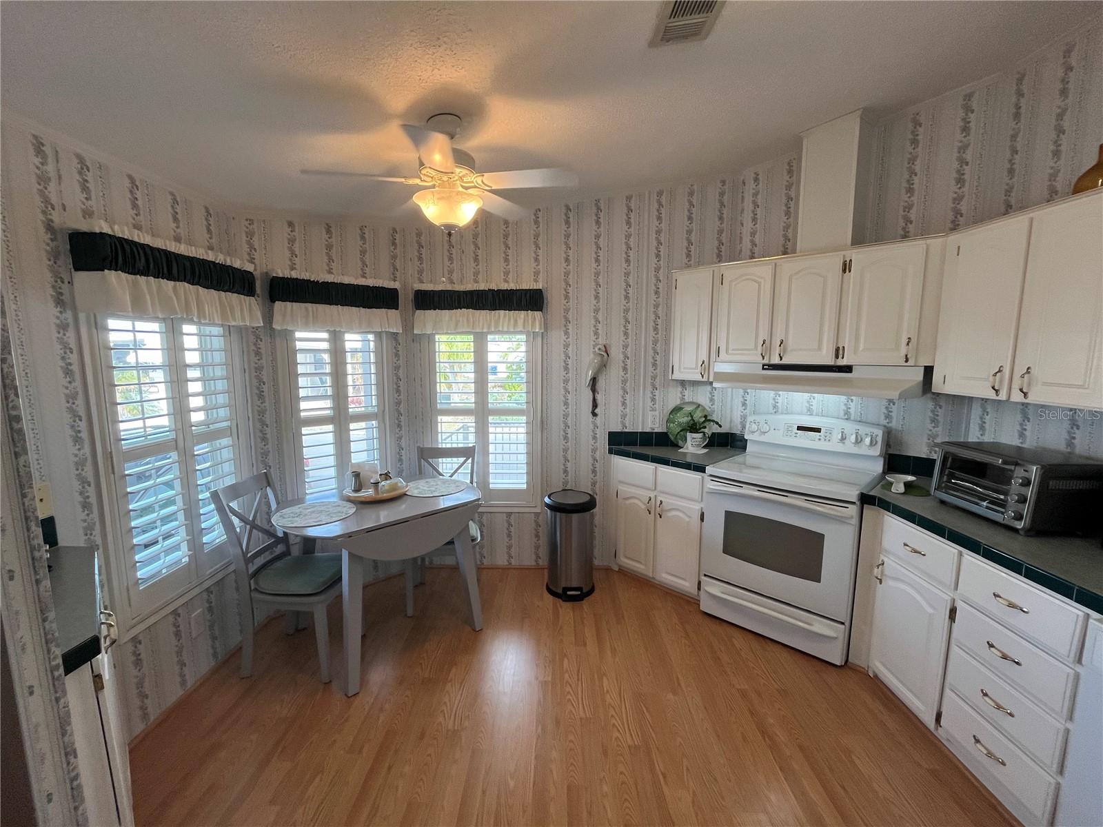 Image 21 of 45 For 723 Locarno Drive