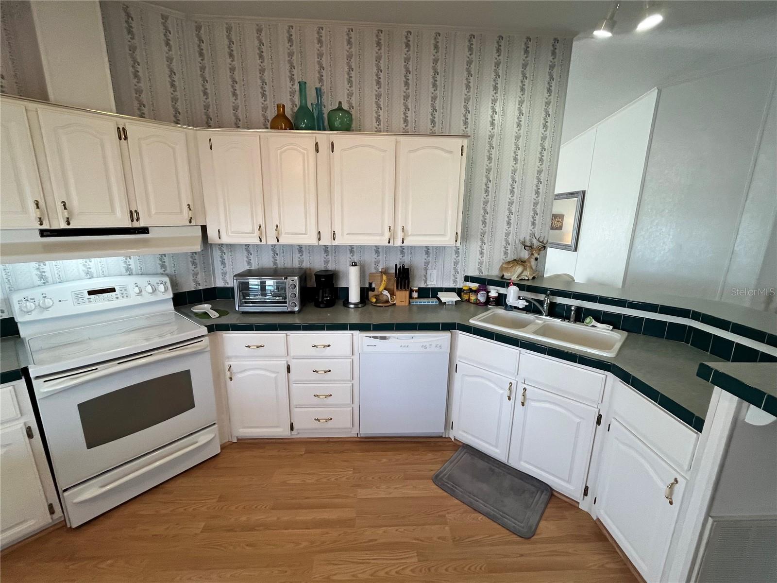 Image 22 of 45 For 723 Locarno Drive