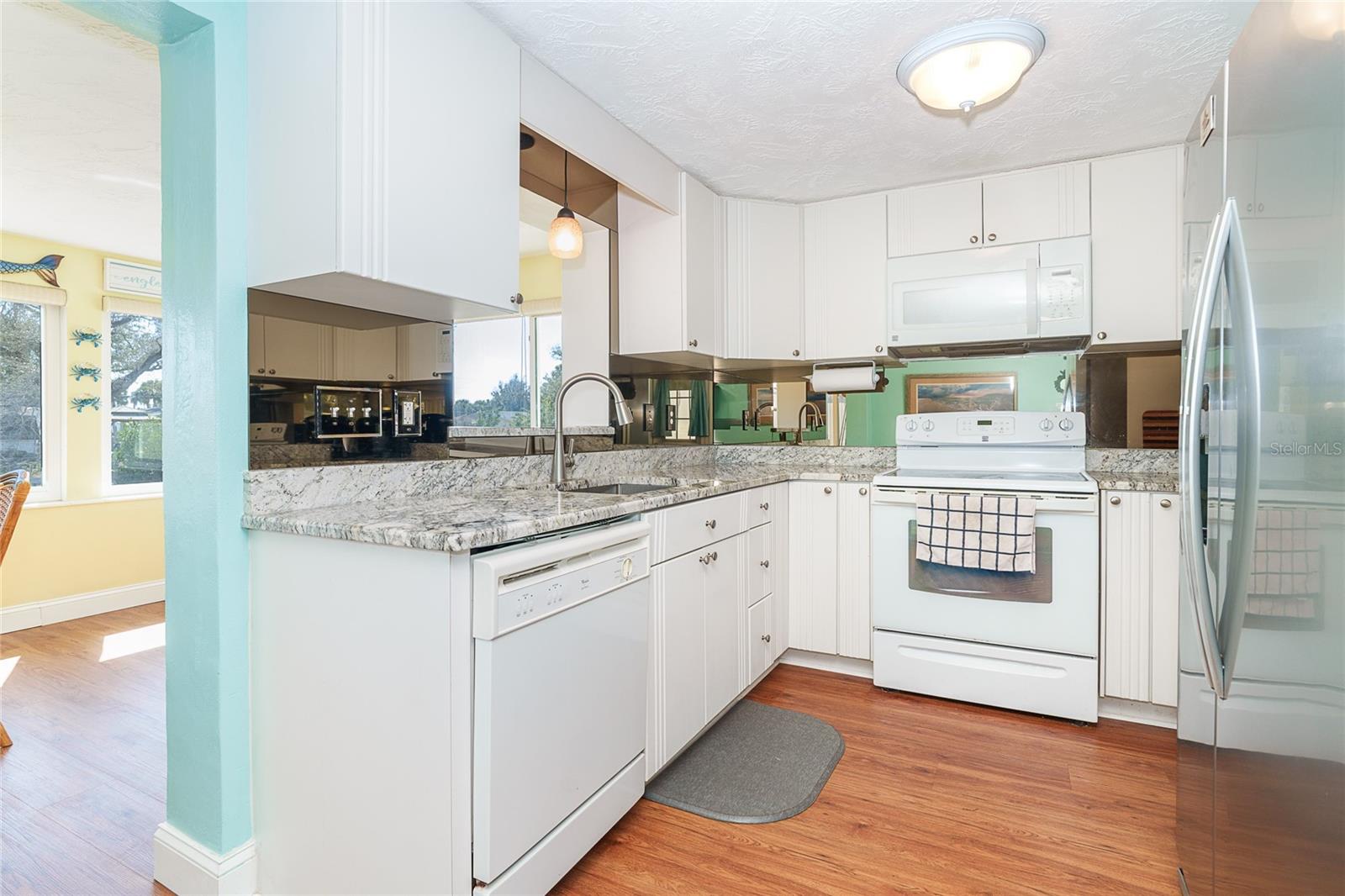 Image 4 of 52 For 825 5th Street