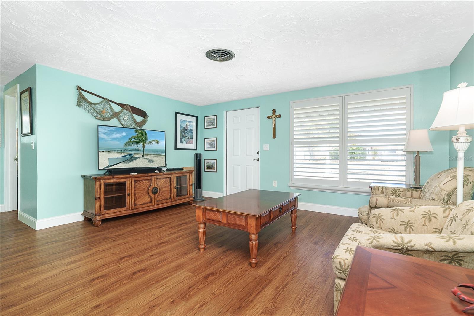 Image 9 of 52 For 825 5th Street