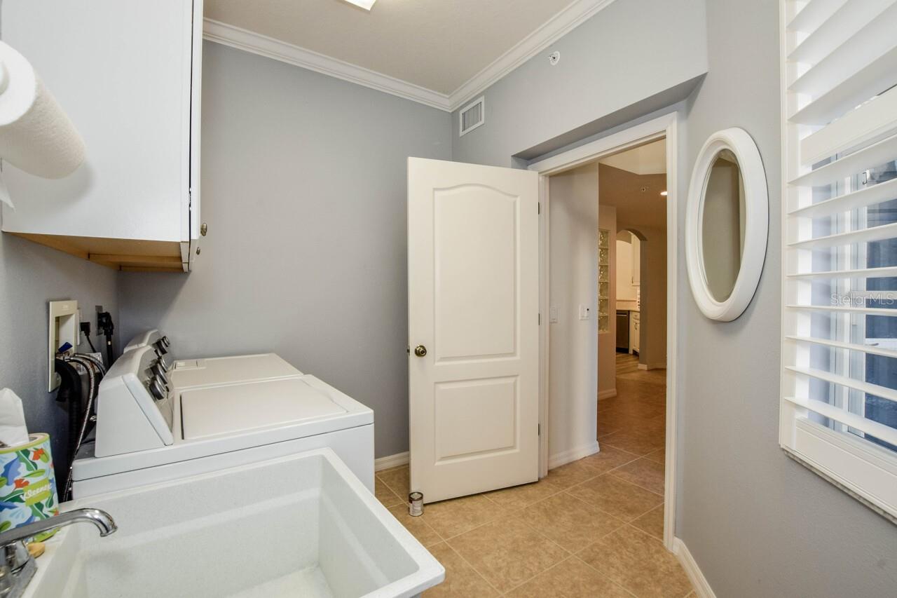 Image 32 of 55 For 877 Tartan Drive 102