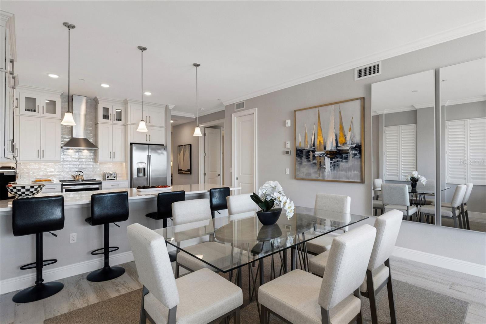 Listing photo id 11 for 501 Tamiami Trail N 402